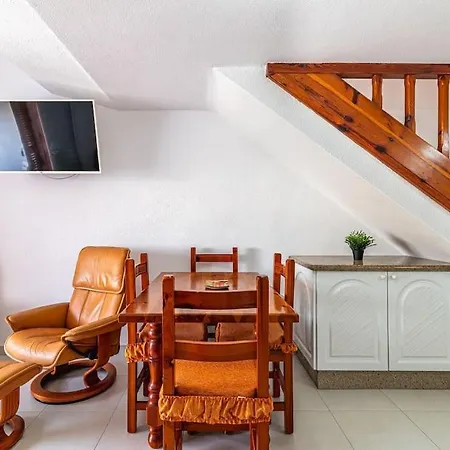 Duplex En Americas 3014 أرونا